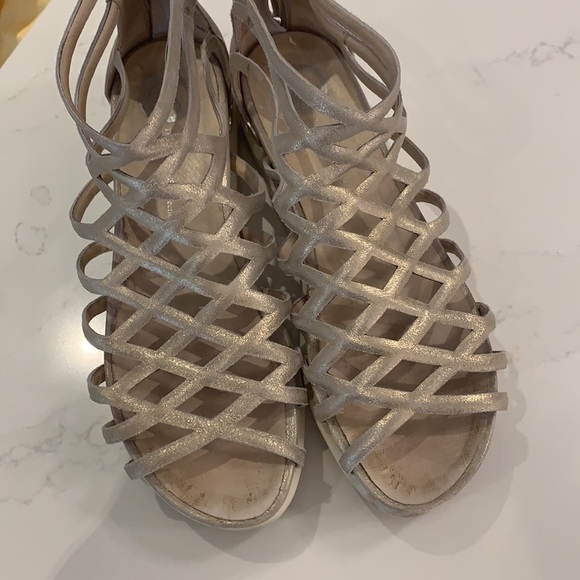 The Wishbone Collection sandals - Picture 2 of 5